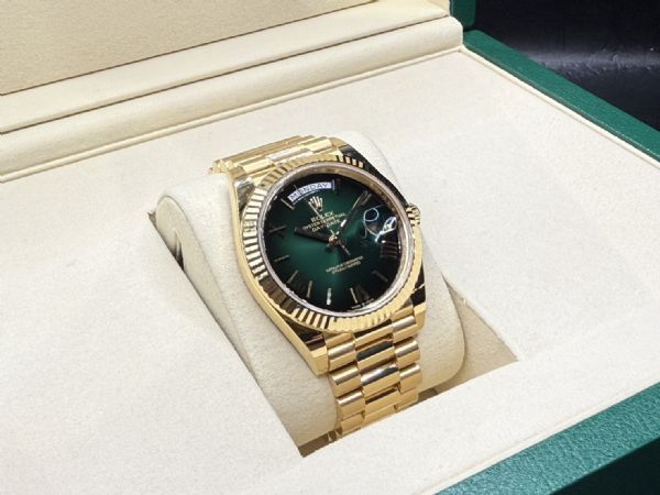 ROLEX 勞力士 DAY-DATE 40 蠔式228238