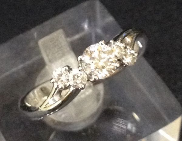 鑽石戒指(0.29克拉)
